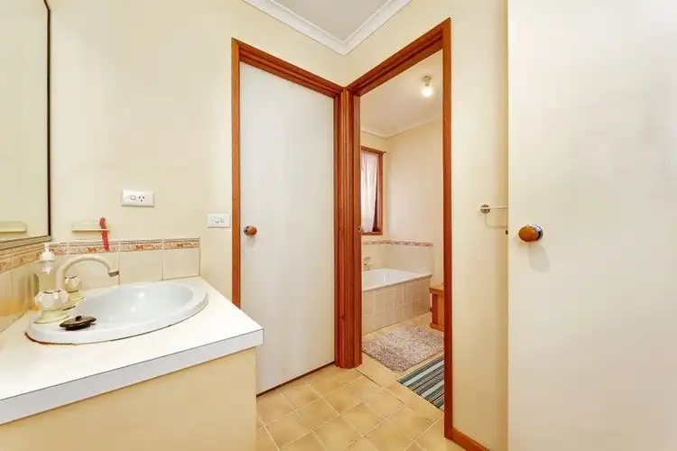 Fifth view of Homely house listing, 15 Dalton Court, Meadow Heights VIC 3048