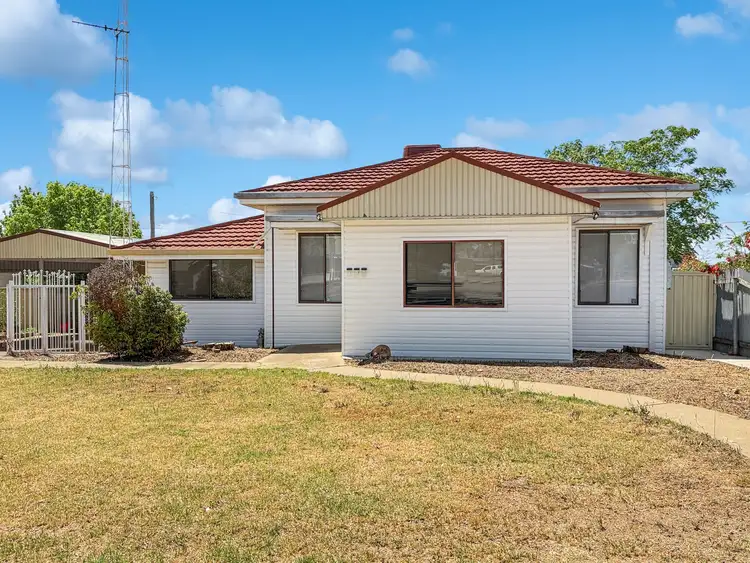 100 Wade Avenue, Leeton NSW 2705