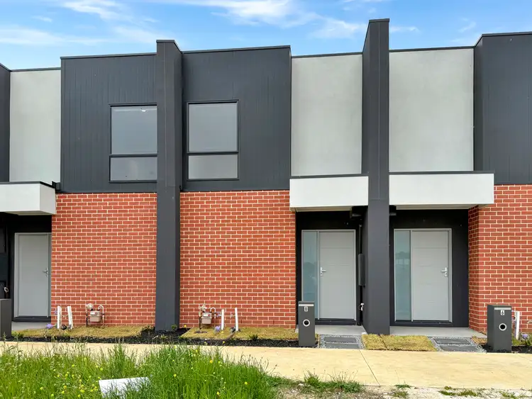 8 Avi Walk, Armstrong Creek VIC 3217