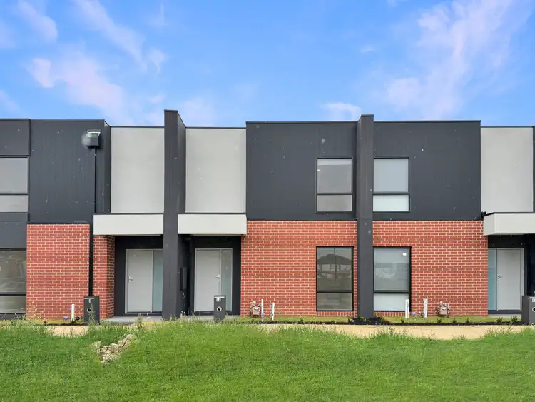 14 Avi Walk, Armstrong Creek VIC 3217