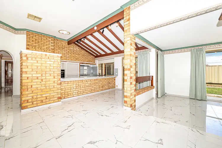 10 Dampier Court, Thornlie WA 6108