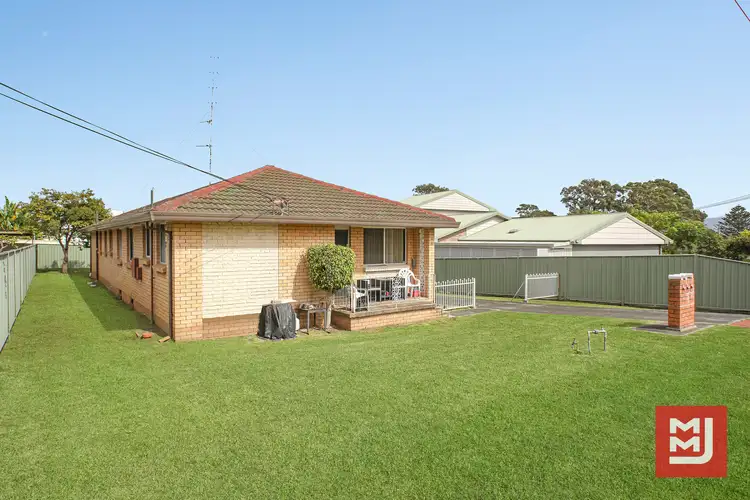 19 David Avenue, Oak Flats NSW 2529