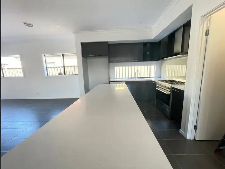 80 EAGLEMONT DRIVE, Strathtulloh VIC 3338