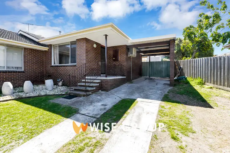 2/7 Sabine Avenue, Dandenong North VIC 3175