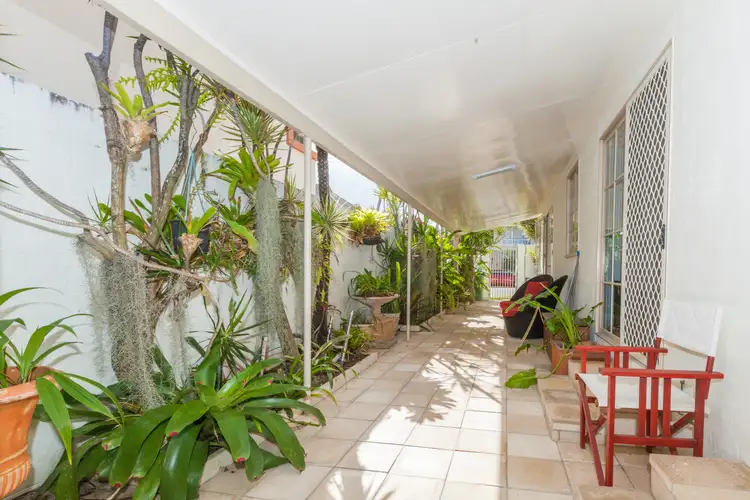 Second view of Homely semi-detached listing, 1/6 Francis Street, Mermaid Beach QLD 4218