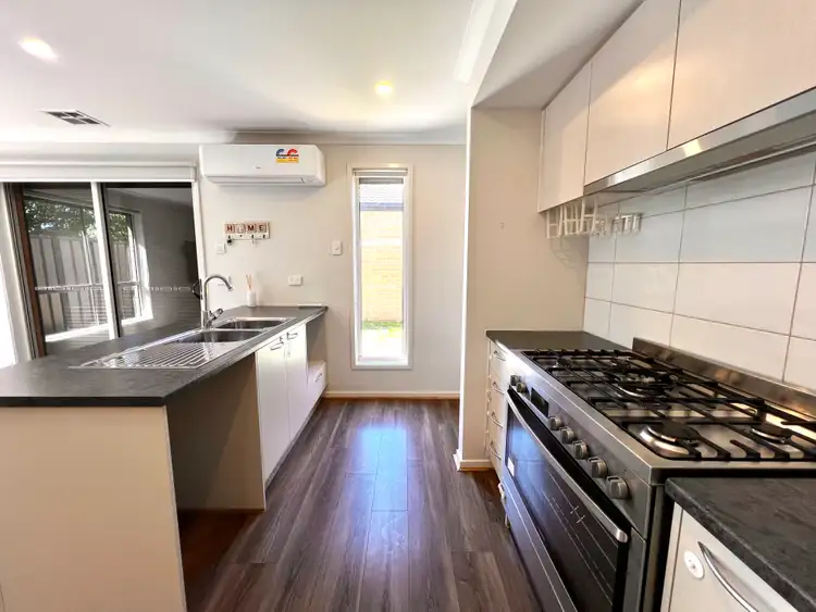 Sixth view of Homely townhouse listing, 28 Parkforest Walk, Craigieburn VIC 3064