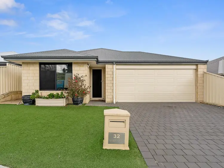 Second view of Homely house listing, 32 Floresta Street, Sinagra WA 6065