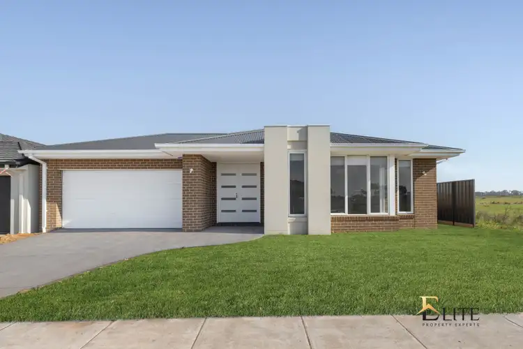 11 Choir Street, Clyde North VIC 3978