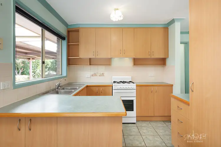 Fifth view of Homely house listing, 28 AZURE DRIVE, Wodonga VIC 3690