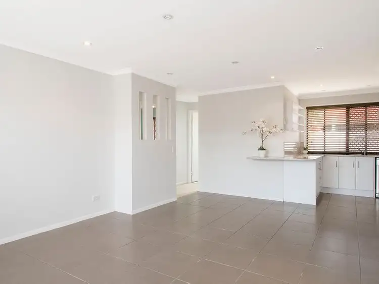 1/12 Callistemon Court, Arundel QLD 4214