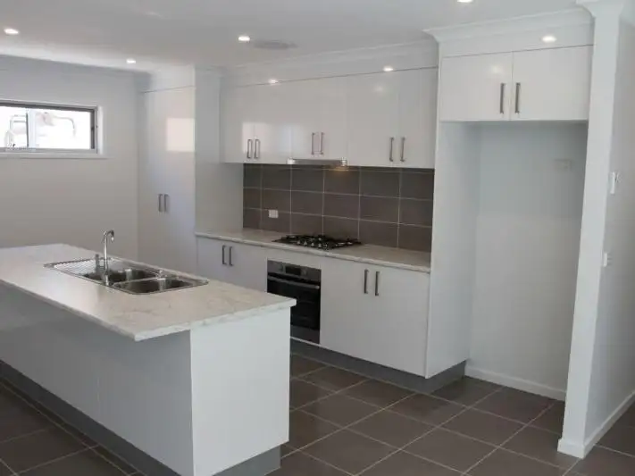 Second view of Homely townhouse listing, 8 COLOMBERA CIRCUIT, Wodonga VIC 3690