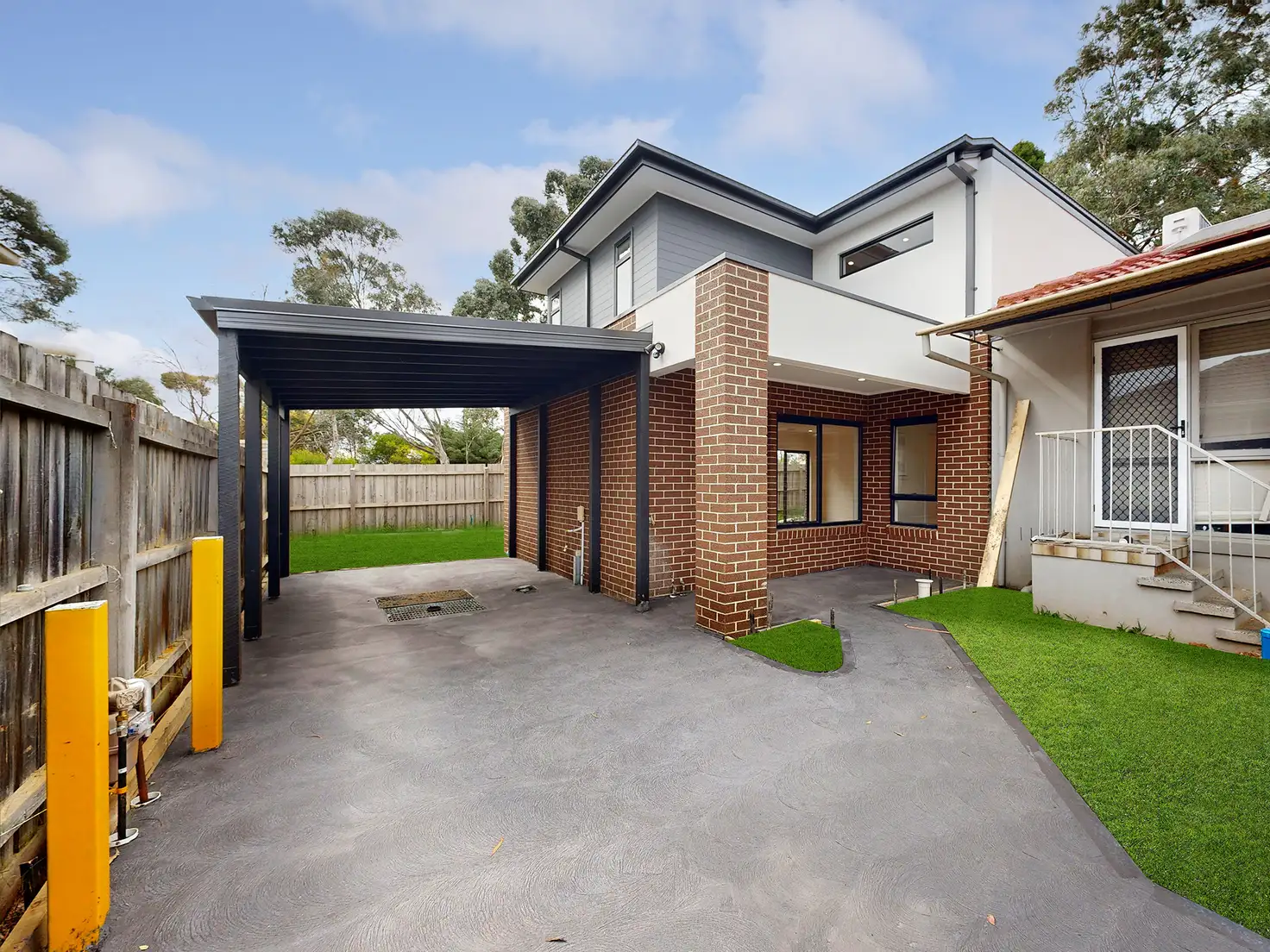 Main view of Homely townhouse listing, 2/43 Endeavour Crescent, Endeavour Hills VIC 3802