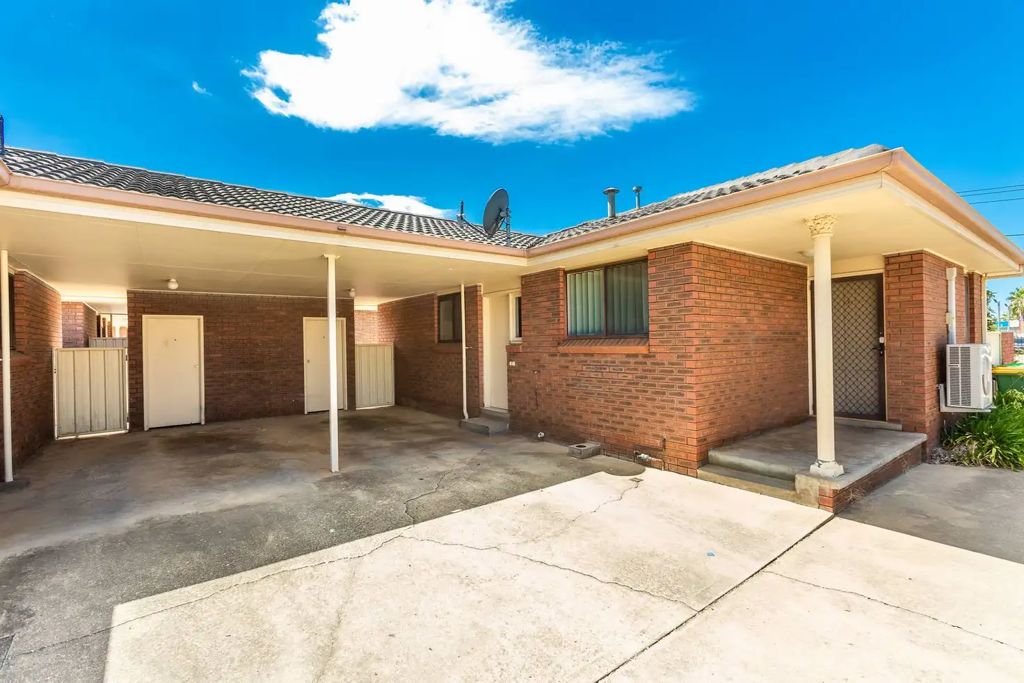 Main view of Homely townhouse listing, 2/415-419 Griffith Road, Lavington NSW 2641