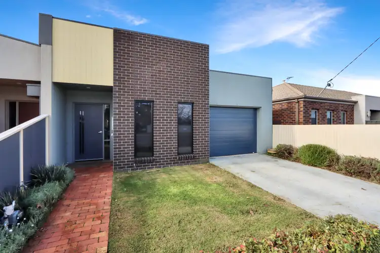 2/11 URQUHART STREET, Horsham VIC 3400