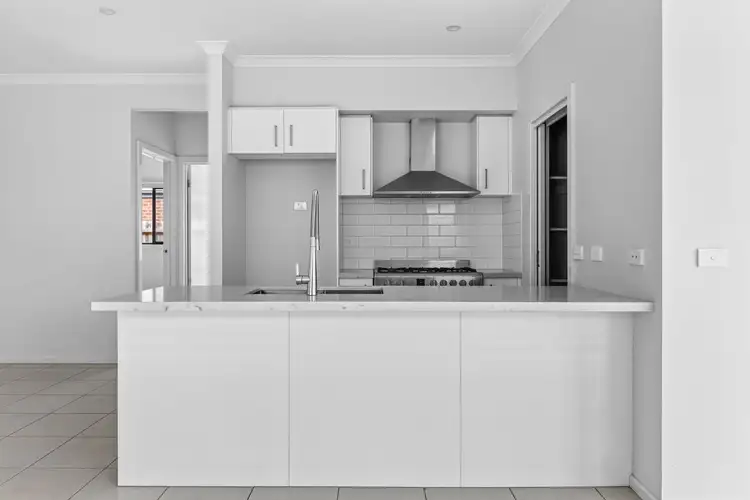 11 Neville Drive, Armstrong Creek VIC 3217