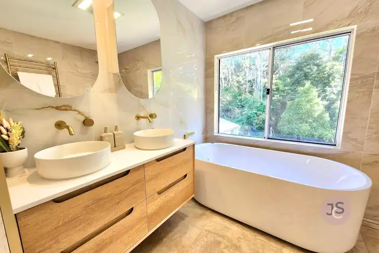 27 CAMBRIDGE DRIVE, Garden Suburb NSW 2289