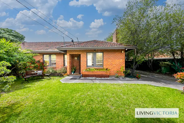 24 Treloar Cres