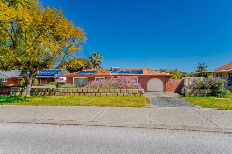 12 Adamson Rd, Parmelia WA 6167