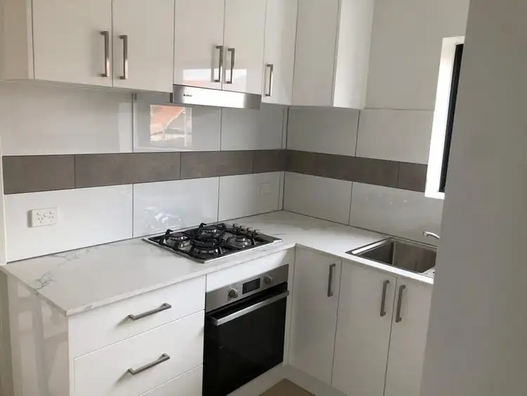 2/21B Military Road, Avondale Heights VIC 3034