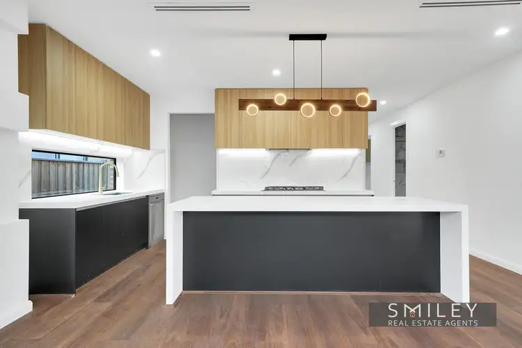 Fifth view of Homely house listing, 8 DAVIS CCT, Wollert VIC 3750