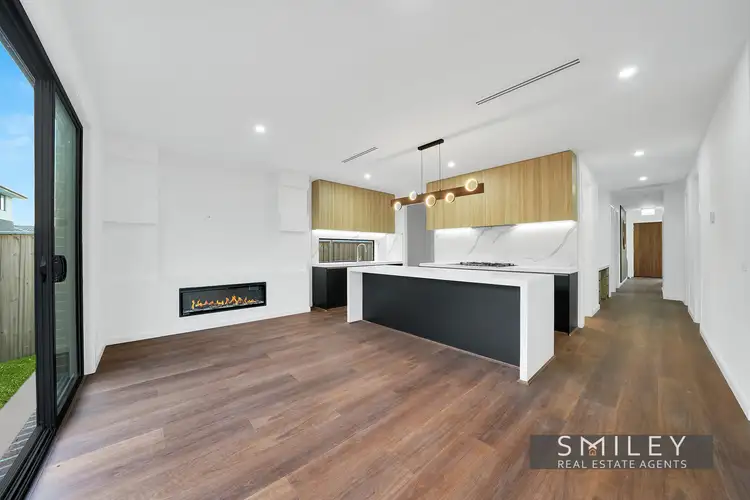 Sixth view of Homely house listing, 8 DAVIS CCT, Wollert VIC 3750