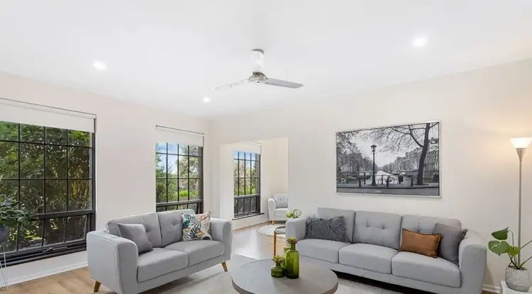 10 Rogana Crescent, Hallett Cove SA 5158