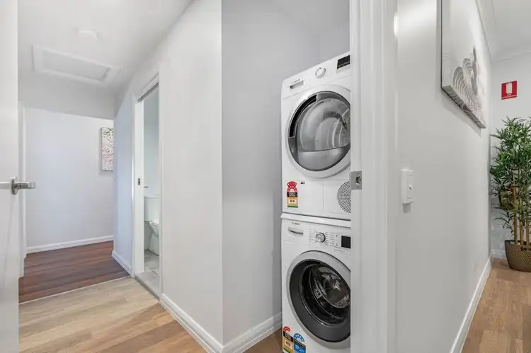 Fifth view of Homely studio listing, 2/75 Regent Street, Woolloongabba QLD 4102