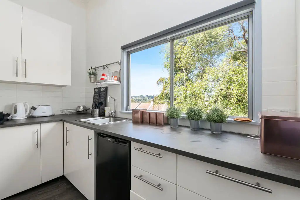 Main view of Homely studio listing, 4/70 Surrey Street, Darlinghurst NSW 2010