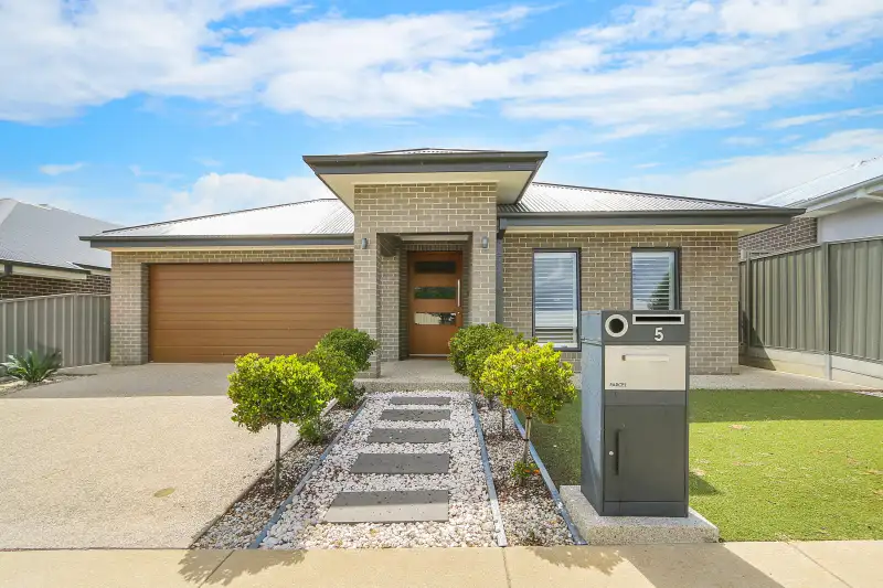 Main view of Homely house listing, 5 DARTNELL CRESCENT, Wodonga VIC 3690