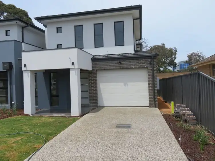 1/10 Tamarisk Avenue, Glen Waverley VIC 3150