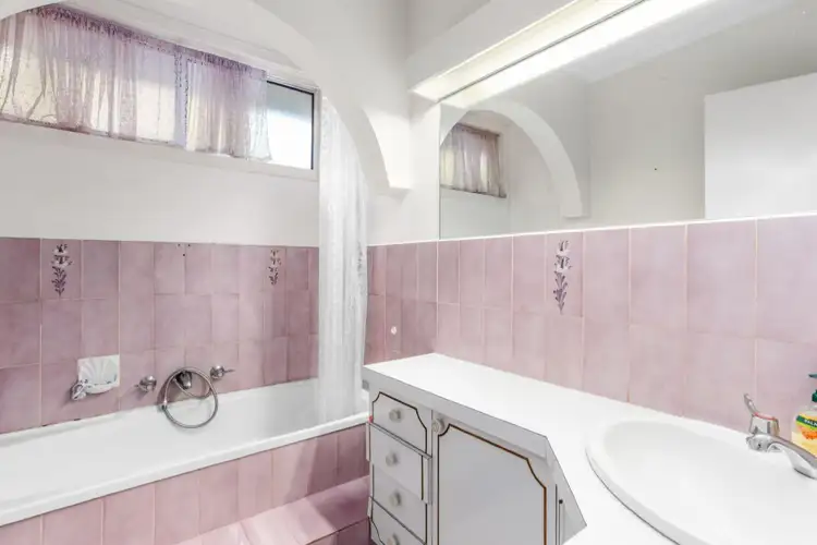 Sixth view of Homely house listing, 10 Ulmara Place, Keilor Downs VIC 3038