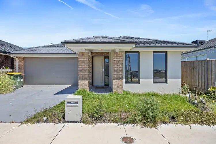 24 Woolly Parade, Clyde North VIC 3978