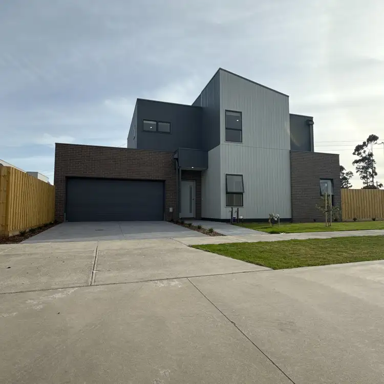 42 Cinnamon Drive, Cranbourne East VIC 3977