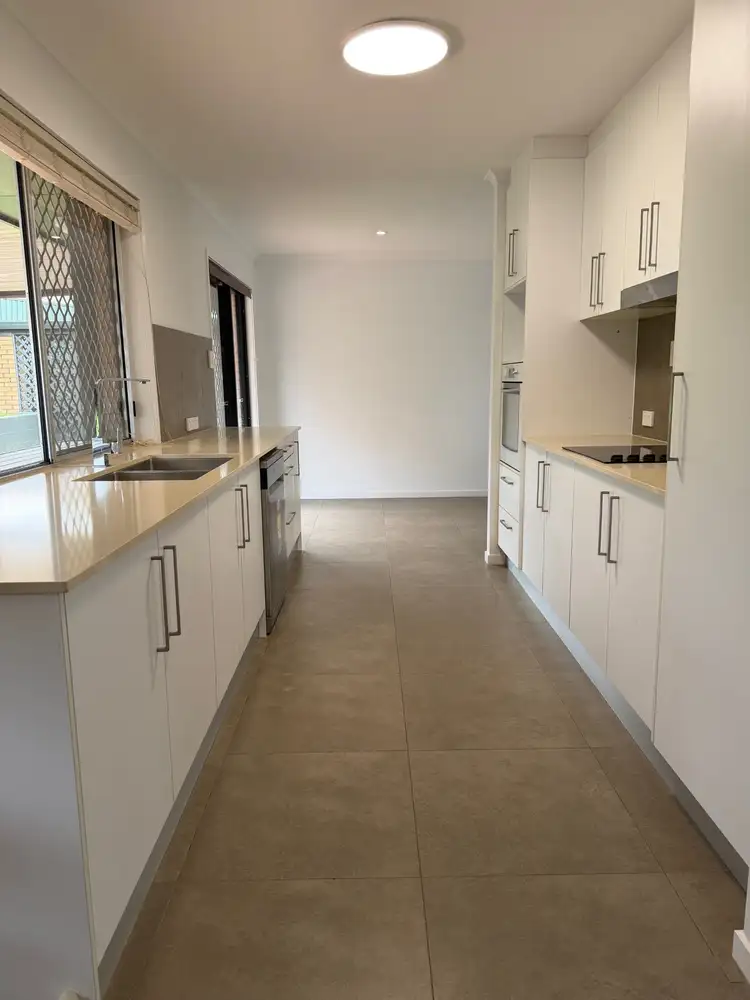 4 Martin Place, Ashmore QLD 4214