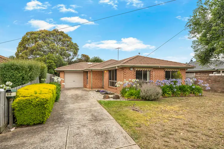 16 Cameron Crescent, Lara VIC 3212