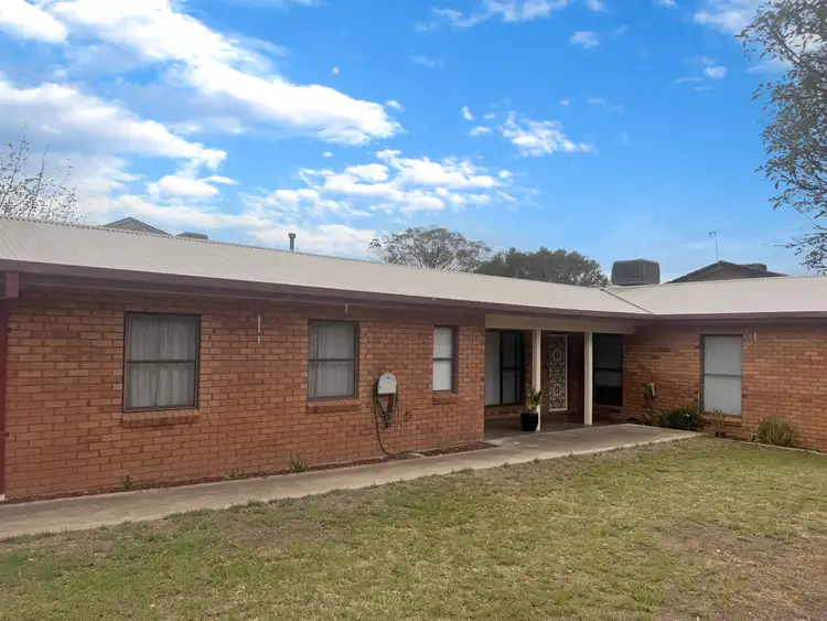 1 Honeysuckle Street