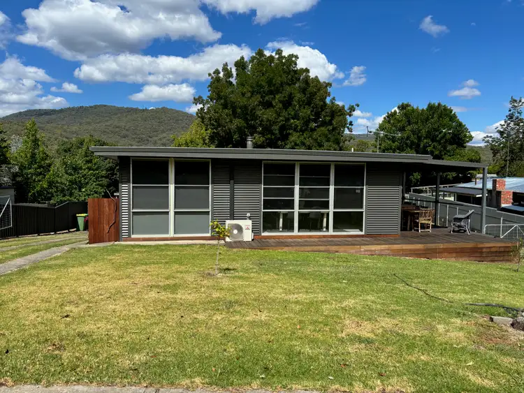 8 CRAWFORD COURT
