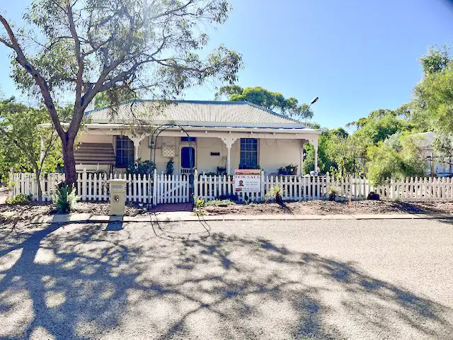 8 Thorn Street