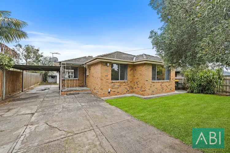 8 Lynne Street
