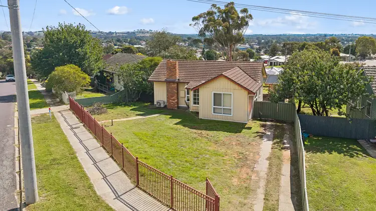 28 Chisholm Crescent
