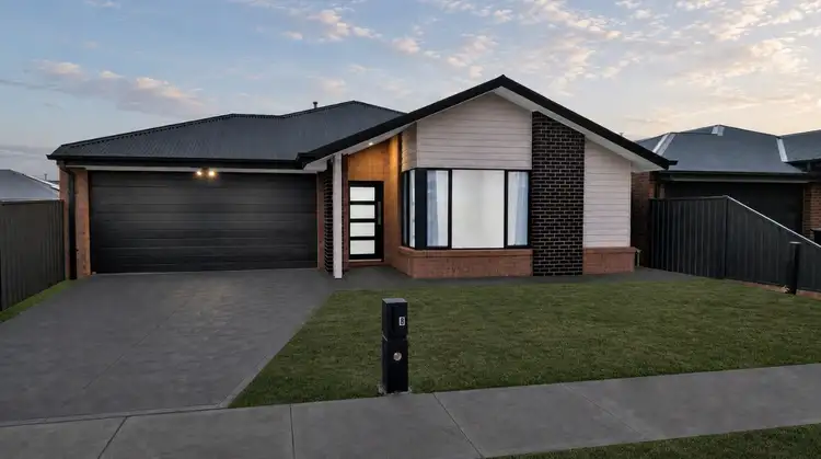 8 Carex Street