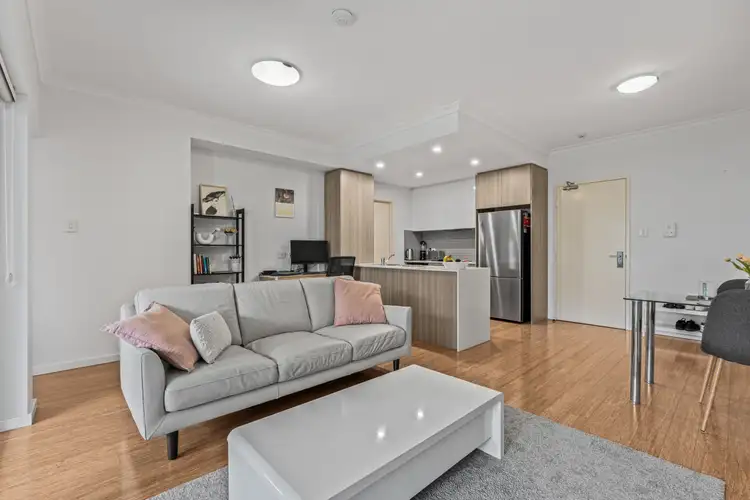 2 Rowe Avenue