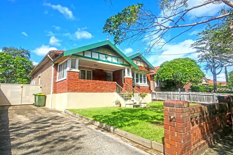 24 Hydebrae Street