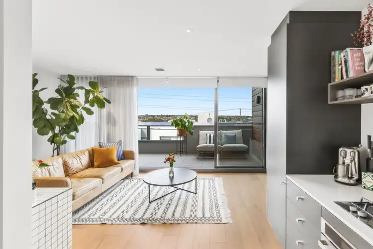 19/102 Colac Road