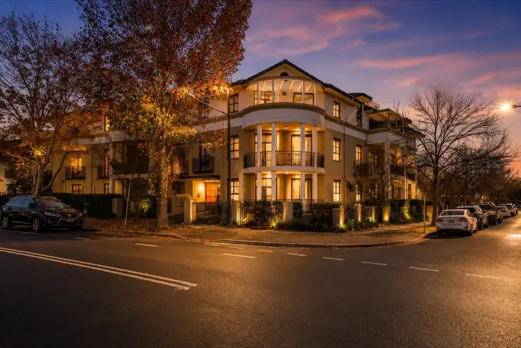 40 Parkside Crescent