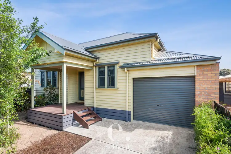 9 Crows Road