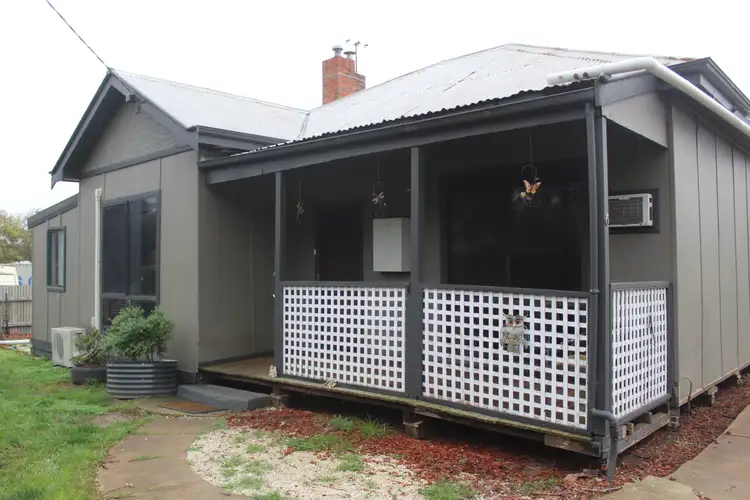 6 Yarrock Street