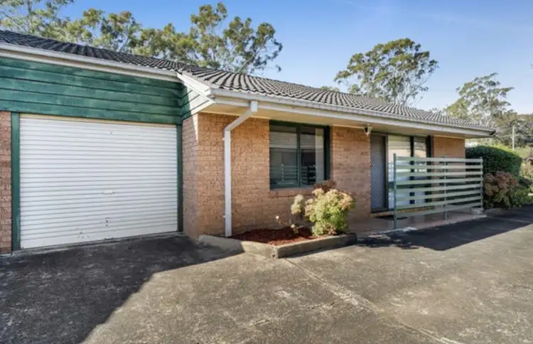 64 Macquarie Road