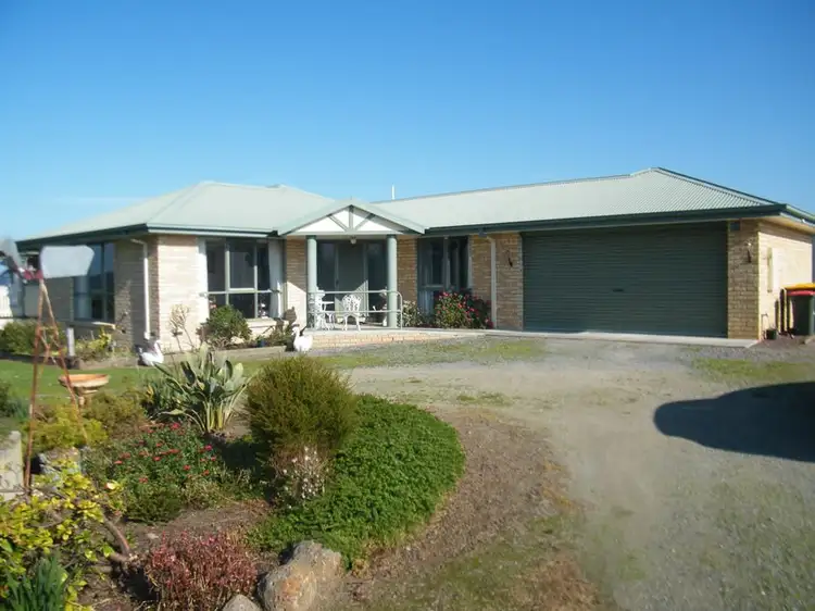 8 Greenland Drive, Drouin VIC 3818