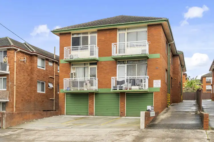 12 Colin Street